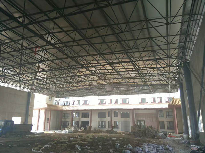 惠州屋顶采光无缝钢管网架安装现场